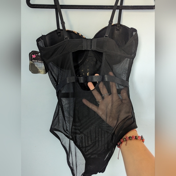 Secret lace Body Suit - Picture 6 of 10